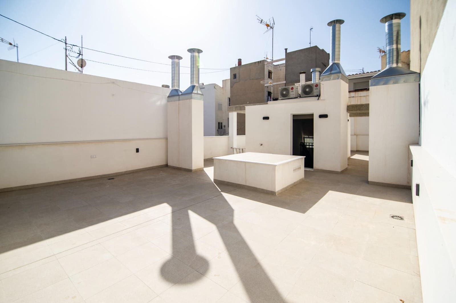 8 makuuhuone Yritys myytävänä paikassa Alicante kaupunki - 4 350 000 € (Ref: 9276608)