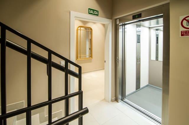 8 sovrum Företag till salu i Alicante stad - 4 350 000 € (Ref: 9276608)