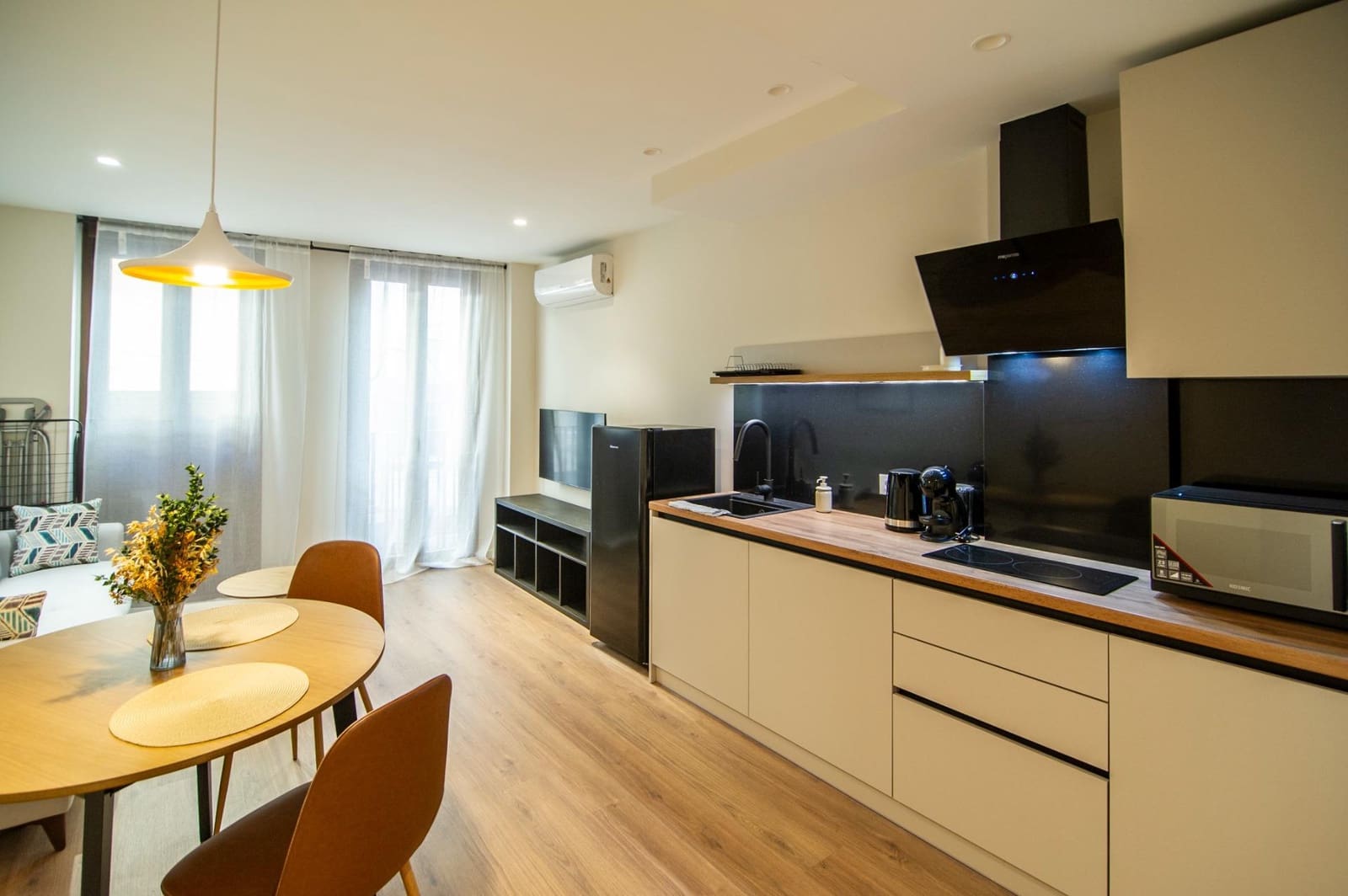 8 makuuhuone Yritys myytävänä paikassa Alicante kaupunki - 4 350 000 € (Ref: 9276608)