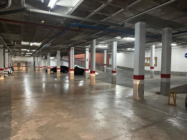Garasje til salgs i Garbinet - Parque de las Avenidas, Alicante by - € 12 500 (Ref: 9276610)