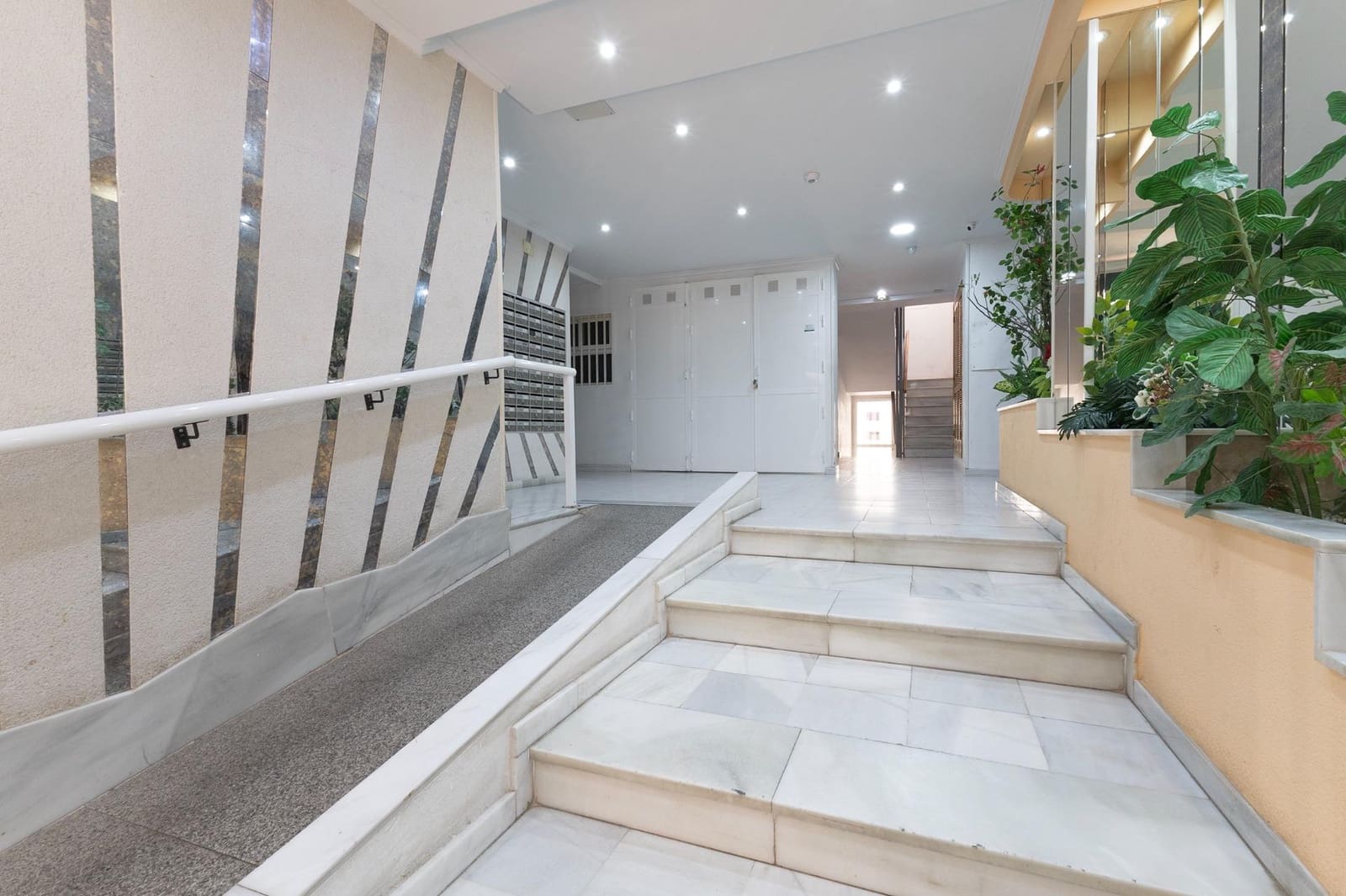 Ático de 2 habitaciones en Torrevieja en venta con garaje - 174.500 € (Ref: 9276627)