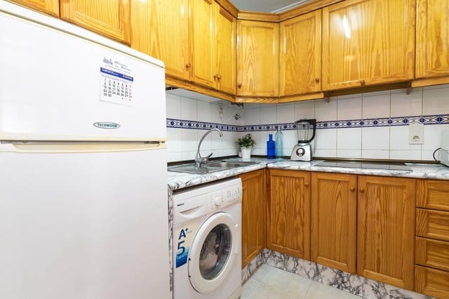 Ático de 2 habitaciones en Playa del Acequión, Torrevieja en venta con garaje - 174.500 € (Ref: 9276627)