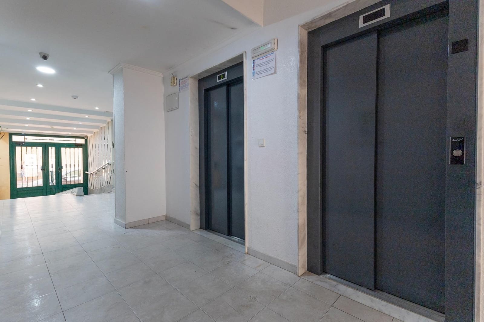 Ático de 2 habitaciones en Torrevieja en venta con garaje - 174.500 € (Ref: 9276627)