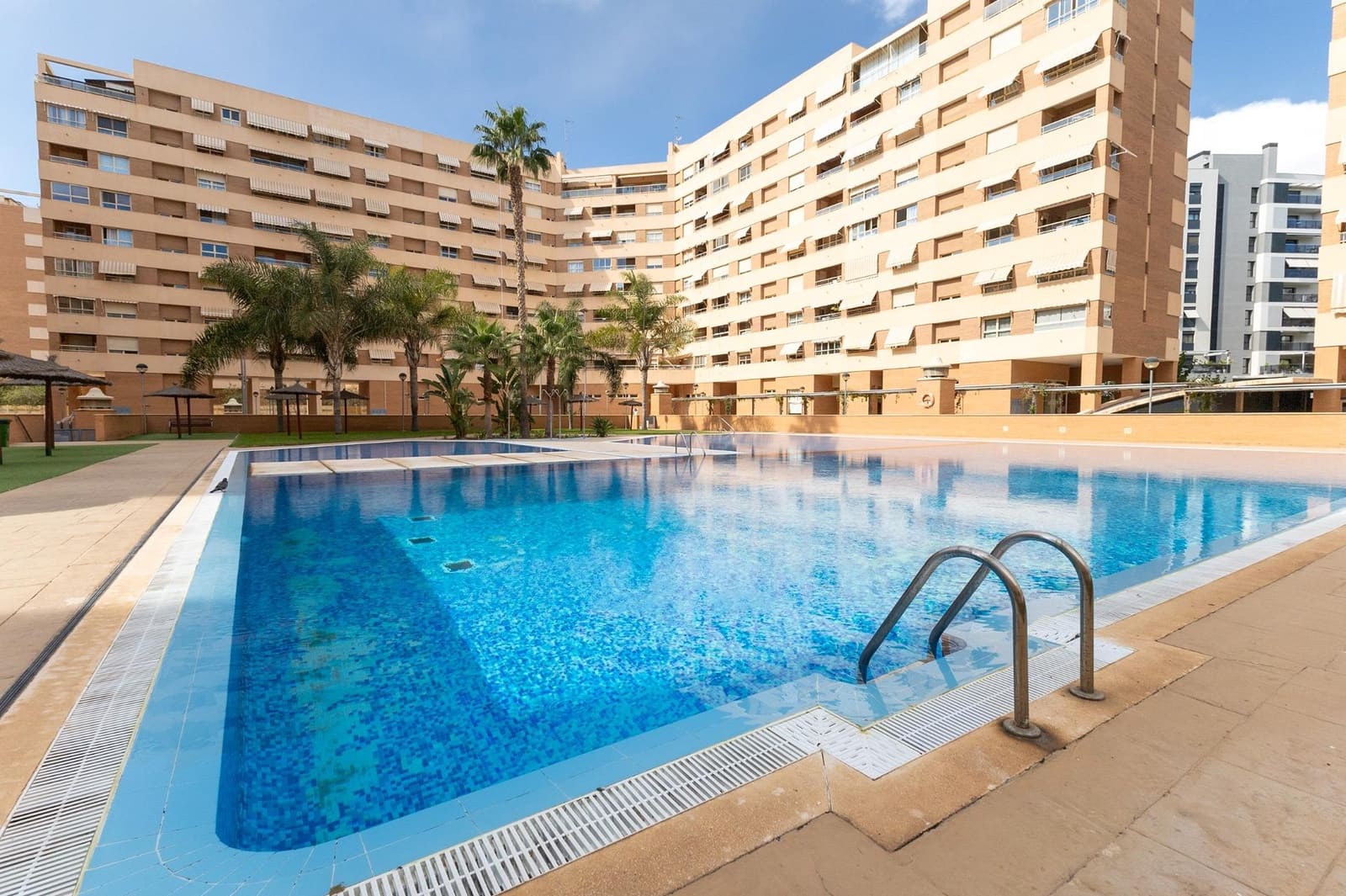 Piso de 3 habitaciones en Alicante / Alacant ciudad en venta con piscina garaje - 335.000 € (Ref: 9276632)