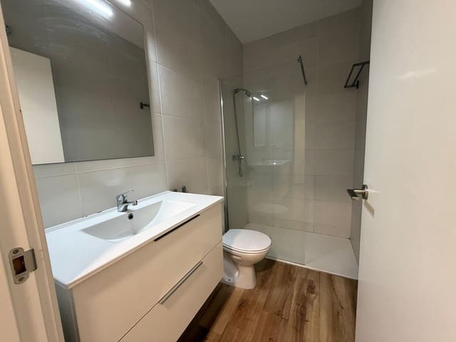 2 slaapkamer Commercieel te koop in Alicante stad - € 136.500 (Ref: 9303564)