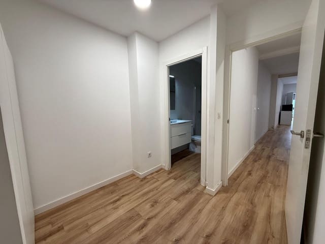 2 slaapkamer Commercieel te koop in Alicante stad - € 136.500 (Ref: 9303564)