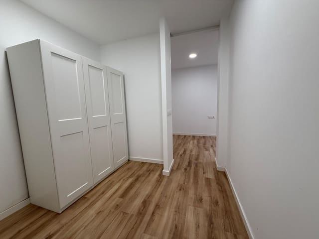 2 slaapkamer Commercieel te koop in Alicante stad - € 136.500 (Ref: 9303564)