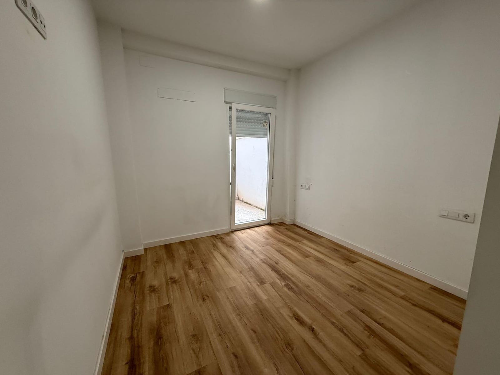 2 soveværelse Erhverv til salg i Alicante by - € 136.500 (Ref: 9303564)