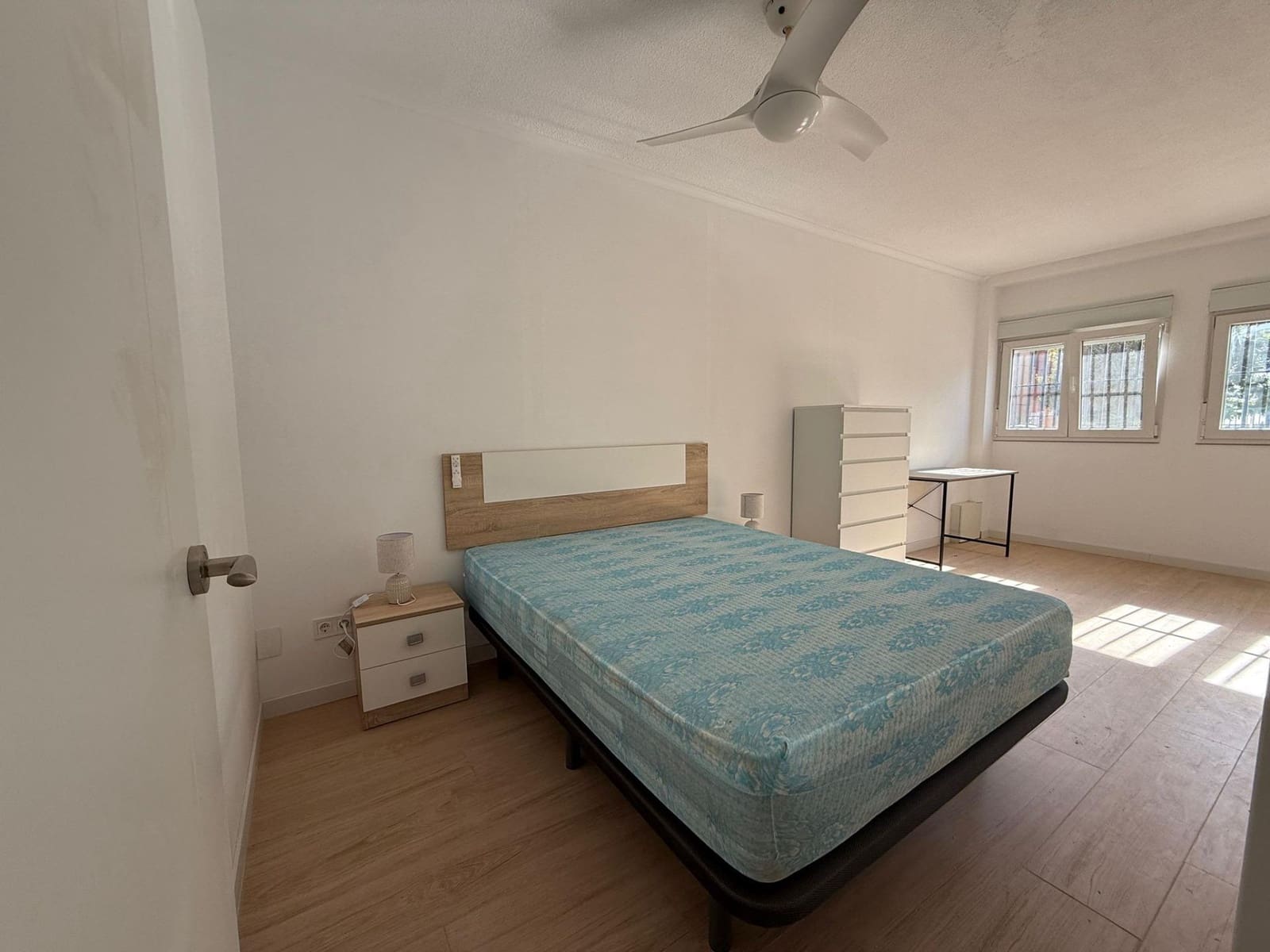 1 soveværelse Erhverv til leje i Alicante by - € 700 (Ref: 9414425)