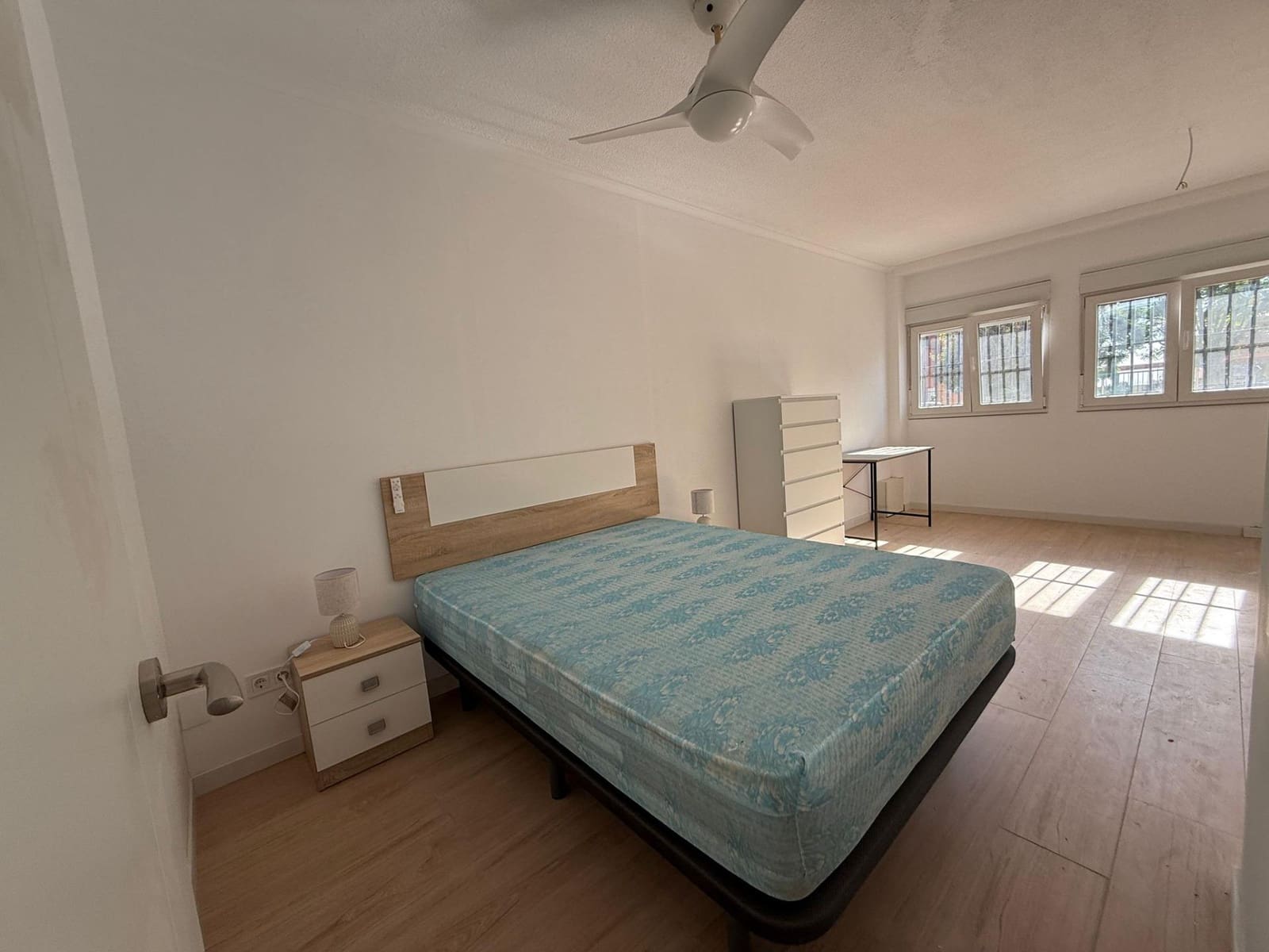 1 soveværelse Erhverv til leje i Alicante by - € 700 (Ref: 9414425)