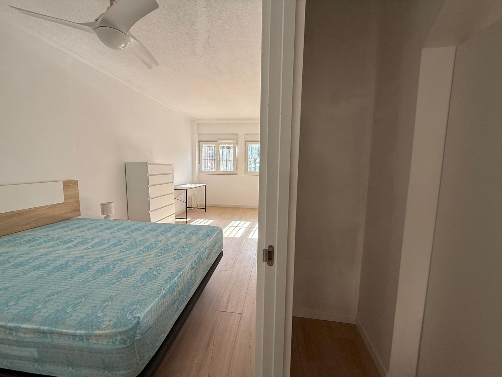 1 soveværelse Erhverv til leje i Alicante by - € 700 (Ref: 9414425)