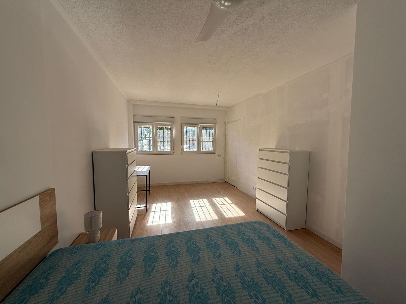 1 soveværelse Erhverv til leje i Alicante by - € 700 (Ref: 9414425)