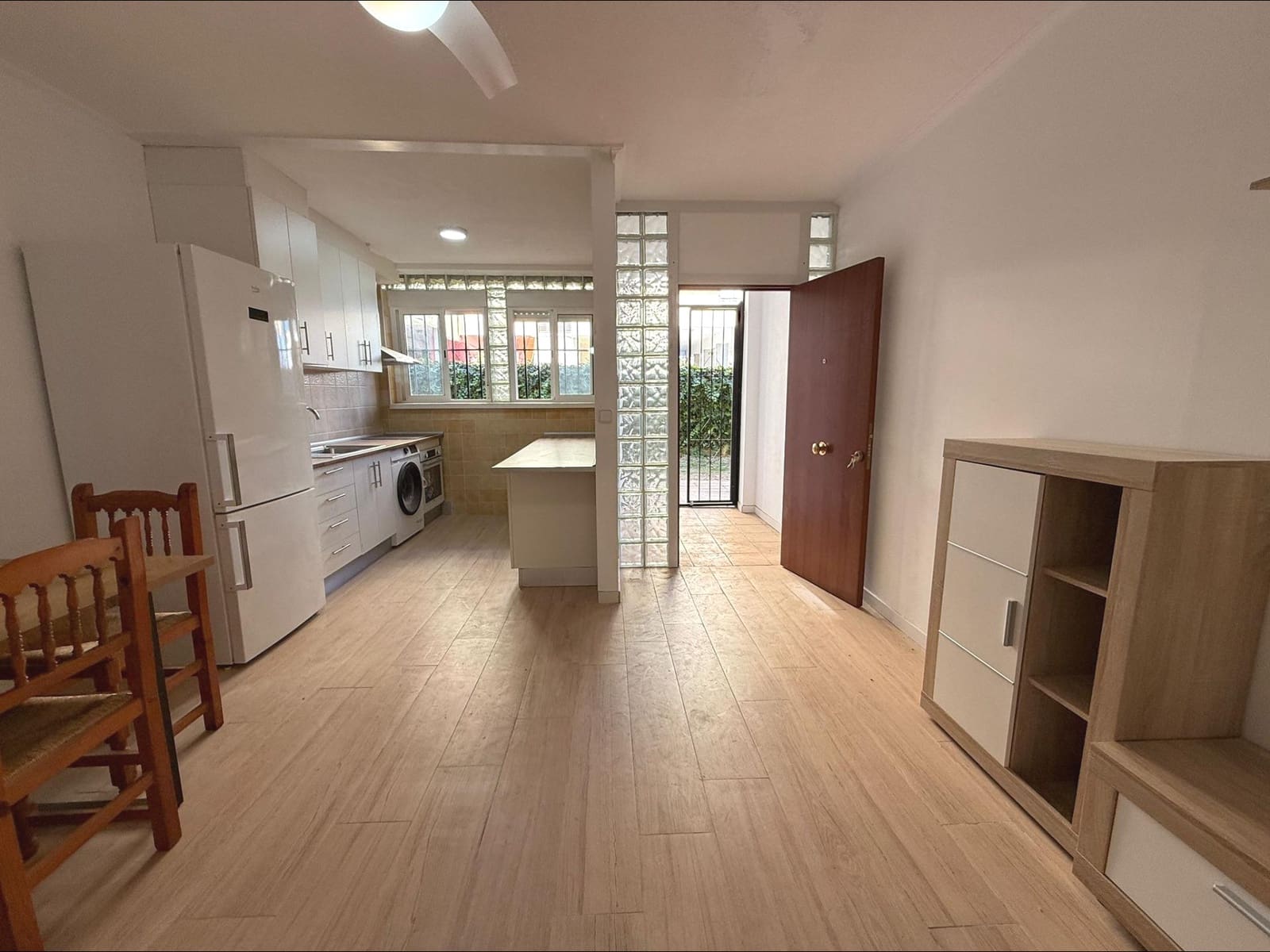 1 soveværelse Erhverv til leje i Alicante by - € 700 (Ref: 9414425)