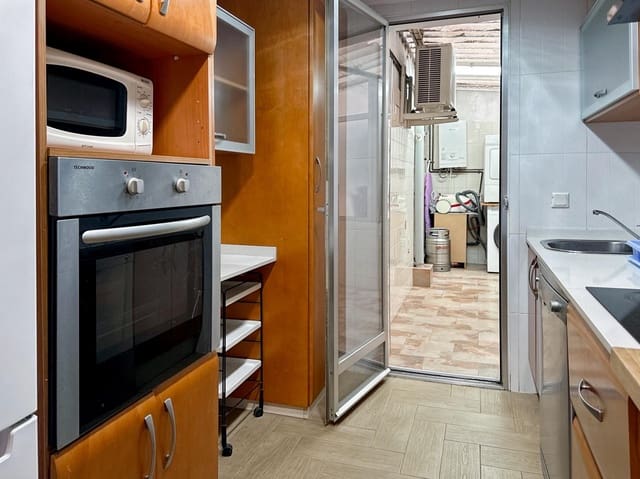 3 makuuhuone Asunto vuokrattavana paikassa Alicante kaupunki mukana 
autotalli - 950 € (Ref: 9437139)