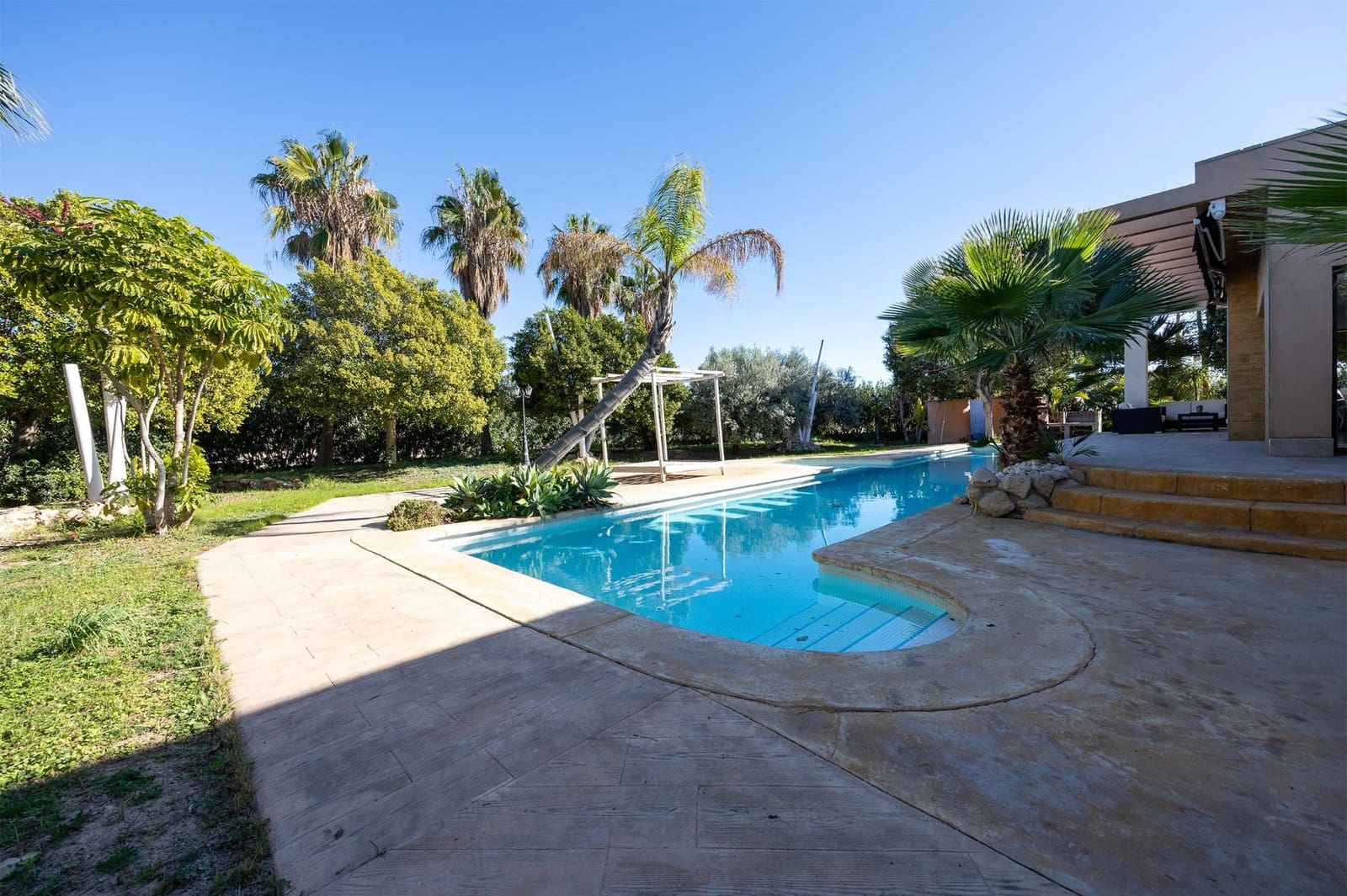 Chalet de 5 habitaciones en Elche / Elx en venta con piscina - 650.000 € (Ref: 9450994)