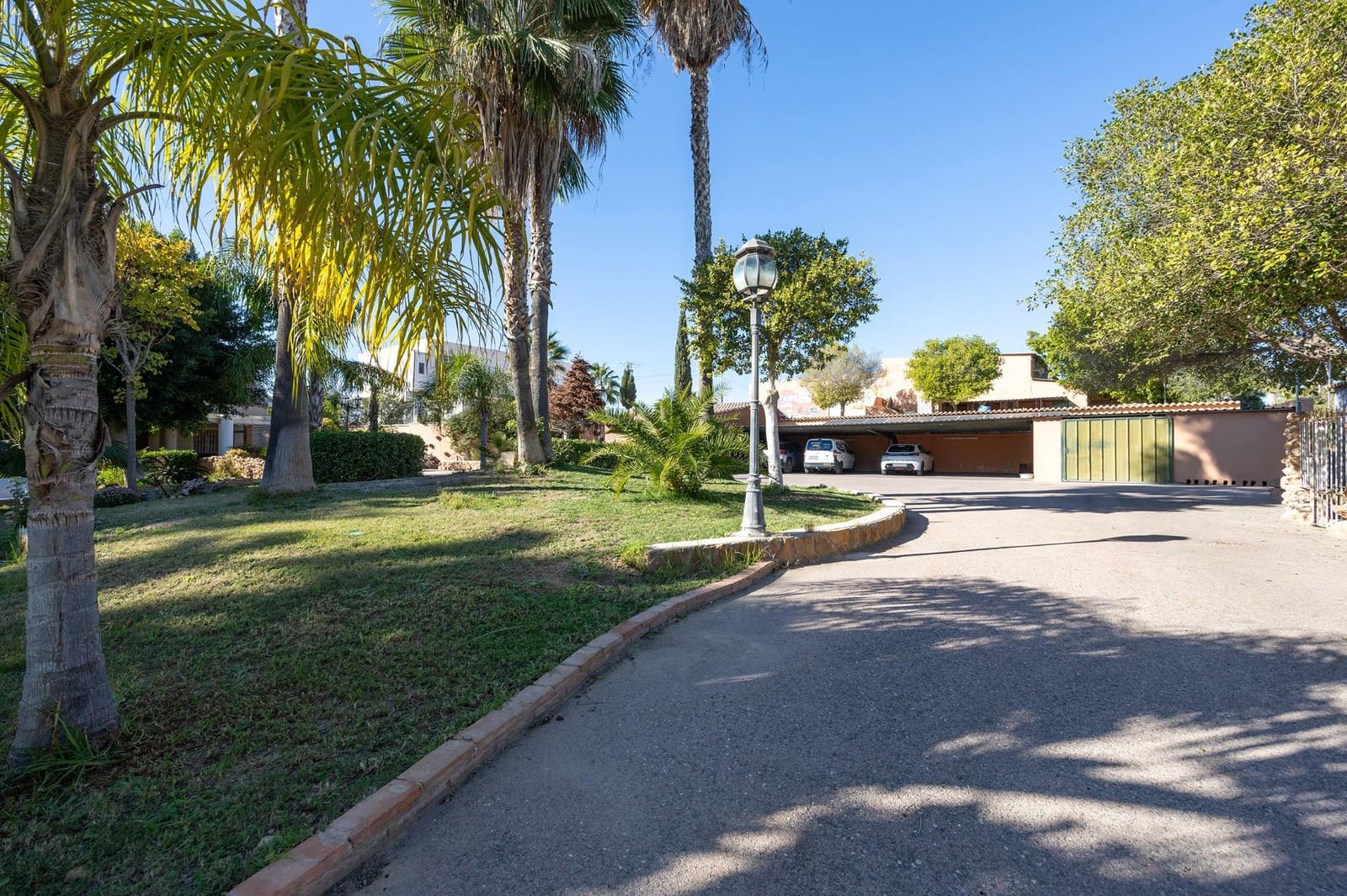 Chalet de 5 habitaciones en Elche / Elx en venta con piscina - 650.000 € (Ref: 9450994)