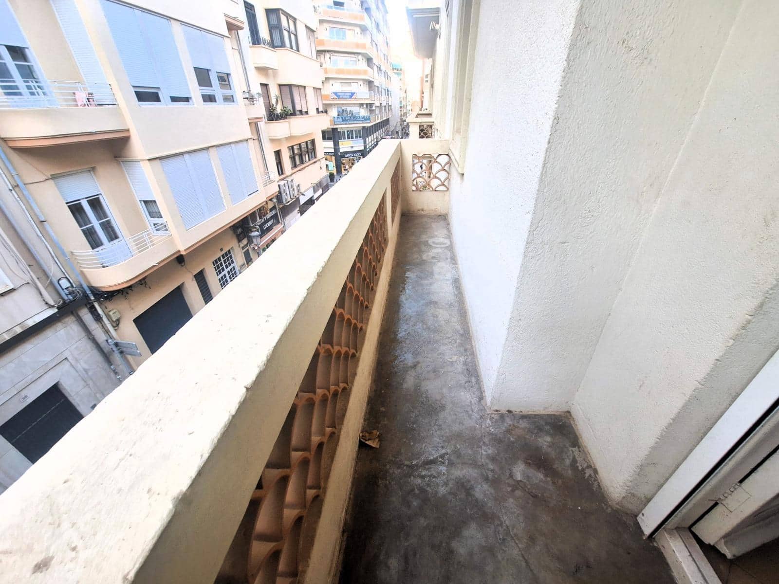 4 bedroom Flat for sale in Alicante / Alacant city - € 397,000 (Ref: 9488358)