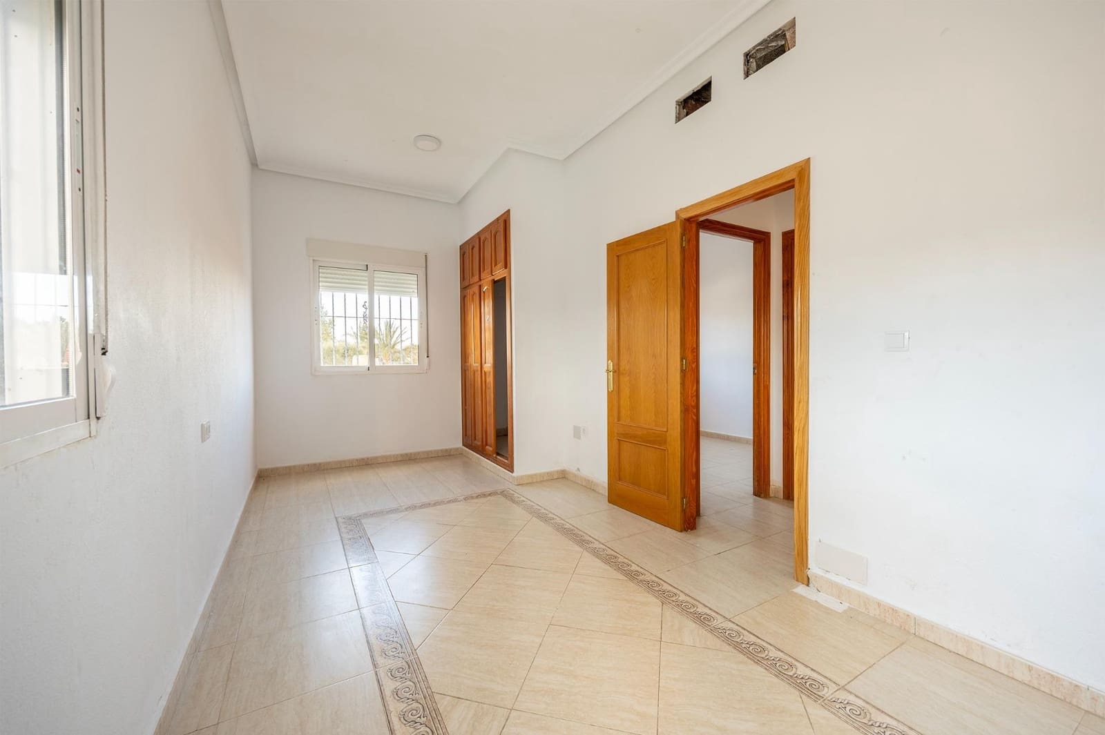 3 bedroom Villa for sale in Catral with pool - € 269,000 (Ref: 9504326)