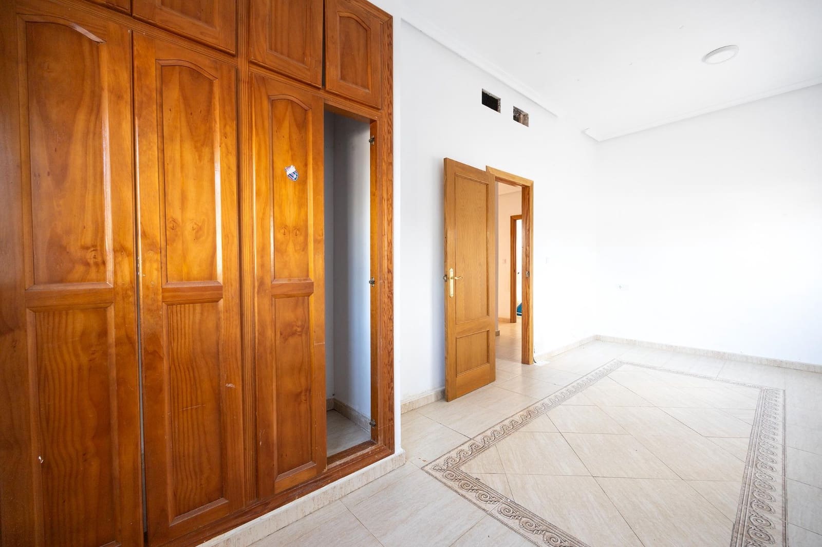 3 bedroom Villa for sale in Catral with pool - € 269,000 (Ref: 9504326)