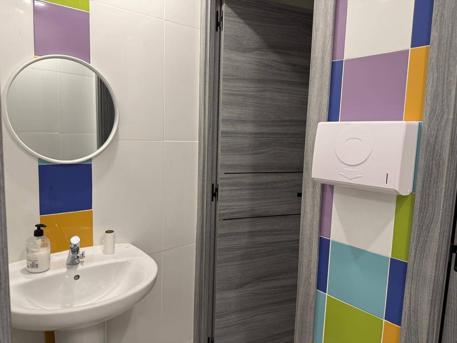 Commercial for sale in Alicante / Alacant city - € 105,000 (Ref: 9513449)