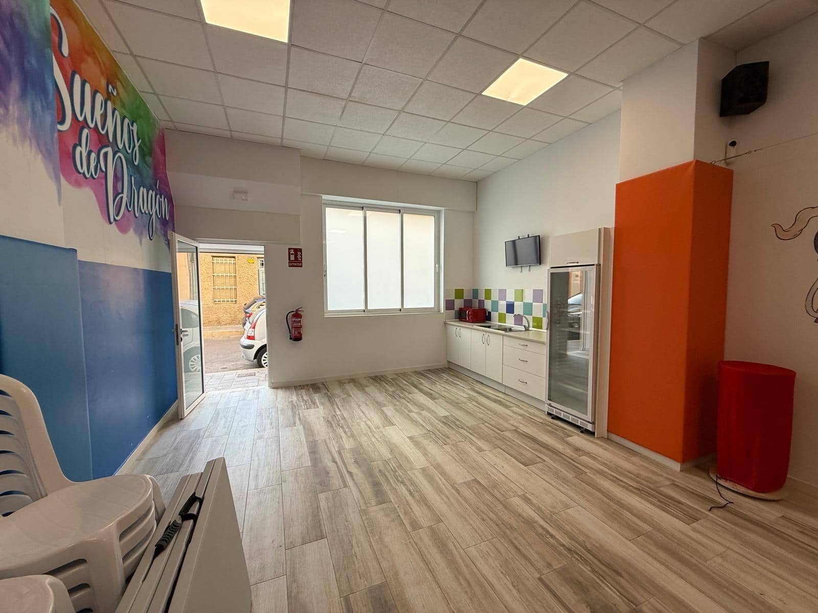 Commercial for sale in Alicante / Alacant city - € 105,000 (Ref: 9513449)