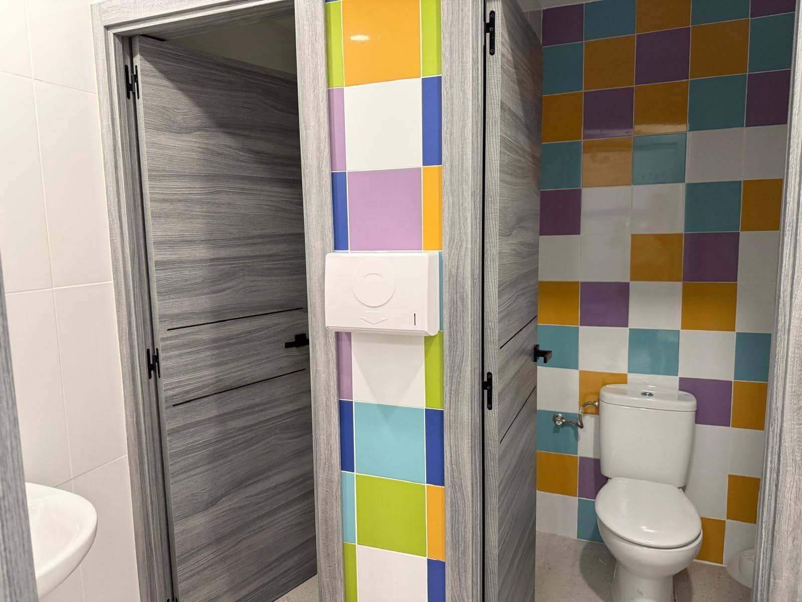 Commercial for sale in Alicante / Alacant city - € 105,000 (Ref: 9513449)