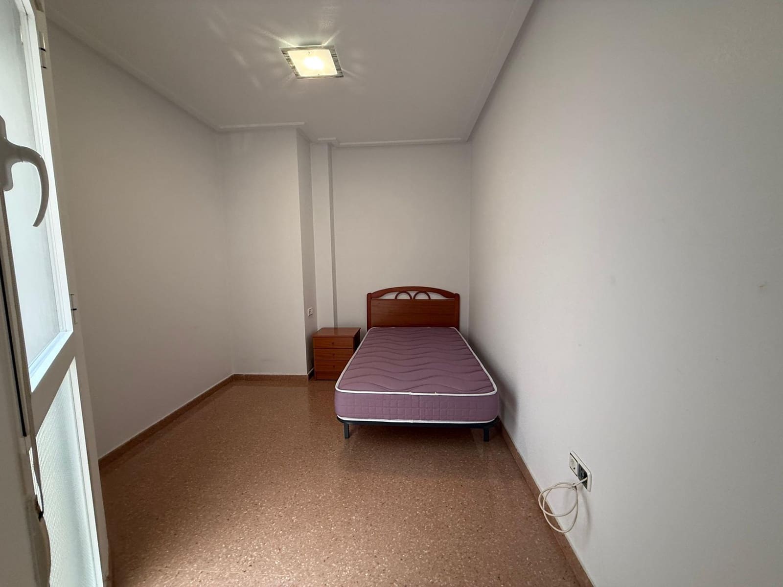 3 bedroom Flat for rent in Torrellano - € 800 (Ref: 9543698)