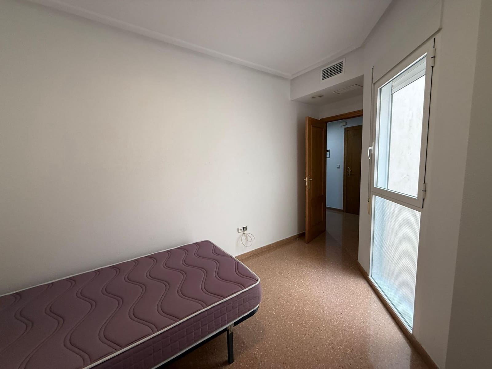 3 bedroom Flat for rent in Torrellano - € 800 (Ref: 9543698)