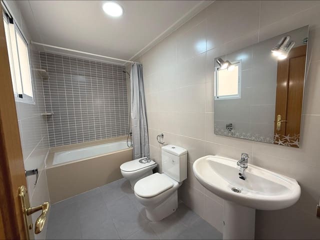 3 sovrum Lägenhet att hyra i Torrellano, Elche / Elx - 800 € (Ref: 9543698)