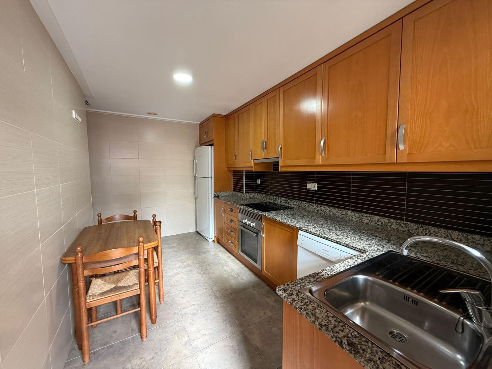 3 bedroom Flat for rent in Torrellano - € 800 (Ref: 9543698)