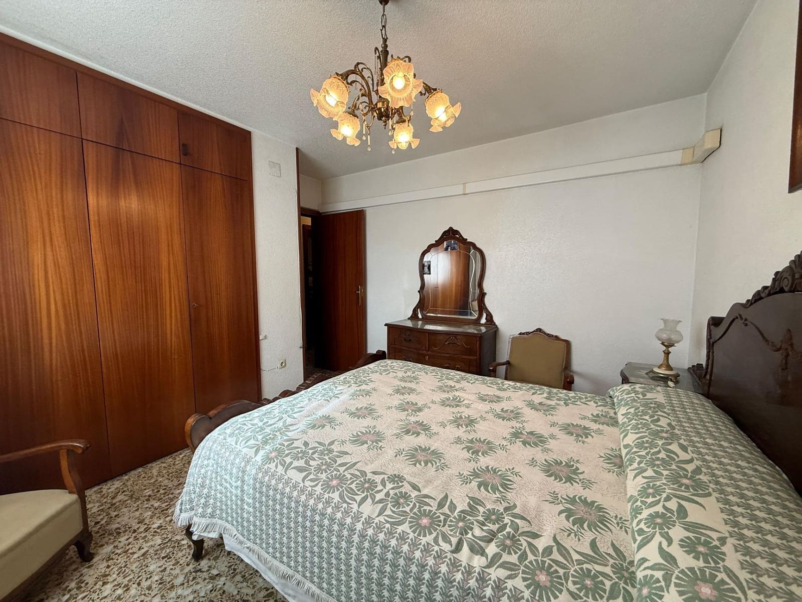 4 Zimmer Wohnung zu verkaufen in Alicante / Alacant Stadt mit Pool Garage - 257.000 € (Ref: 9557957)