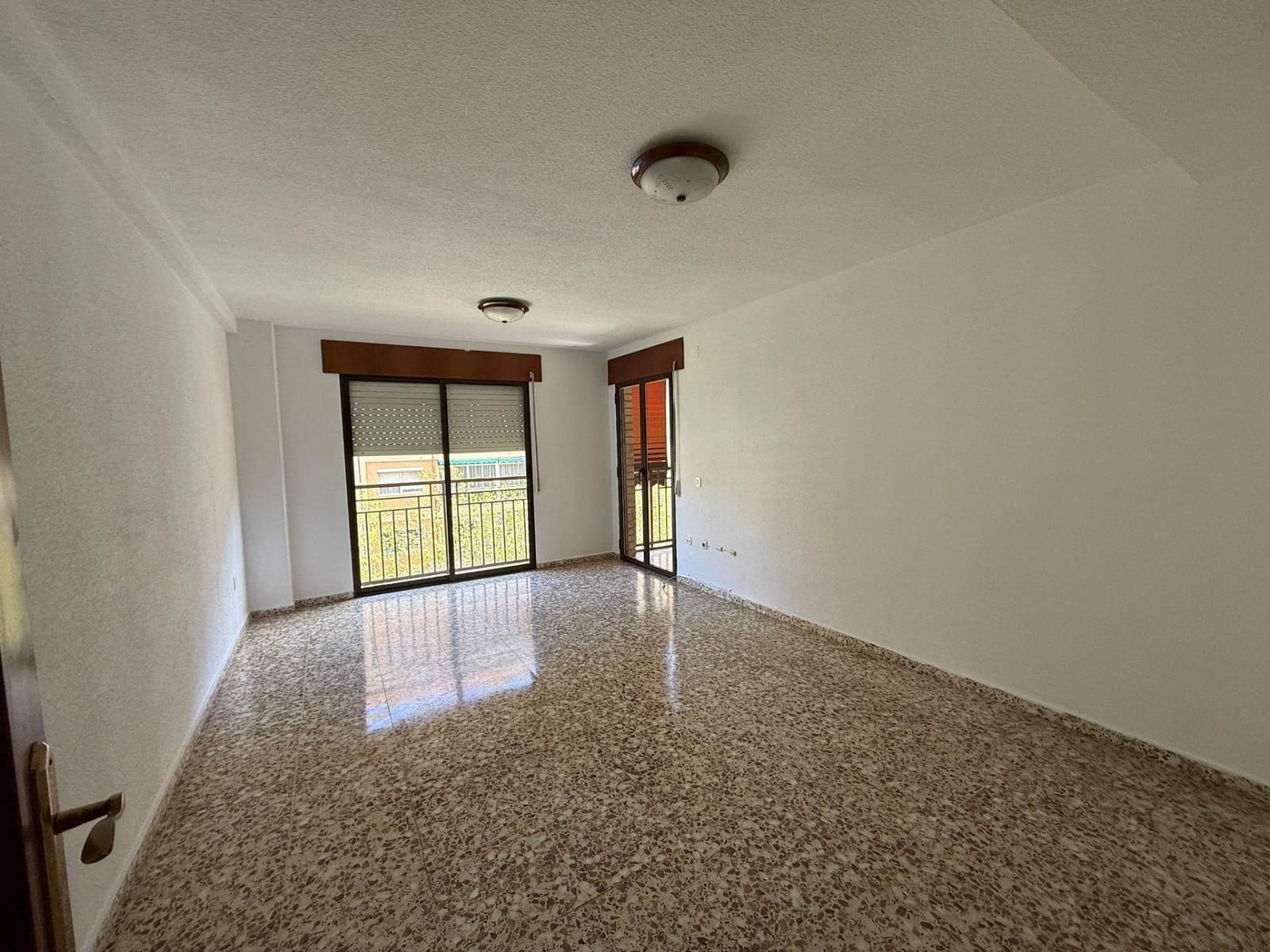 4 bedroom Flat for sale in Alicante / Alacant city with pool garage - € 242,000 (Ref: 9557957)