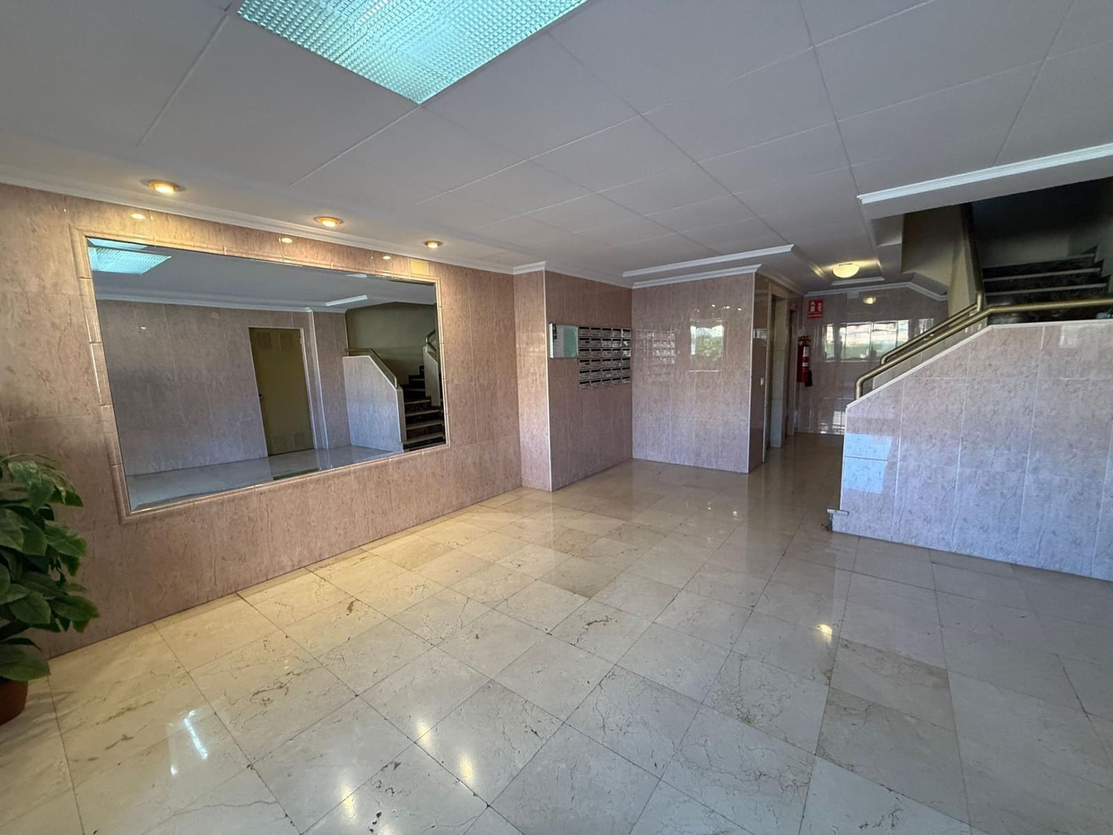 4 bedroom Flat for sale in Alicante / Alacant city with pool garage - € 242,000 (Ref: 9557957)