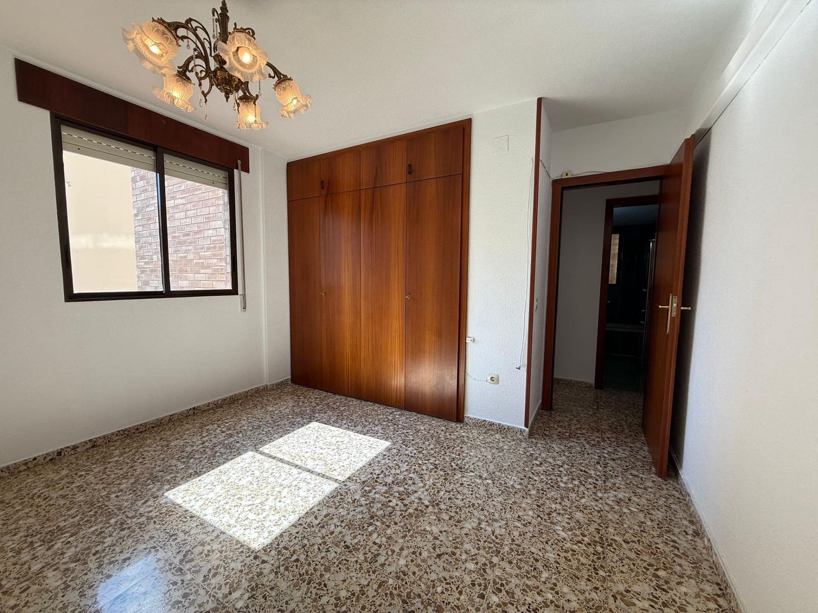4 bedroom Flat for sale in Alicante / Alacant city with pool garage - € 242,000 (Ref: 9557957)