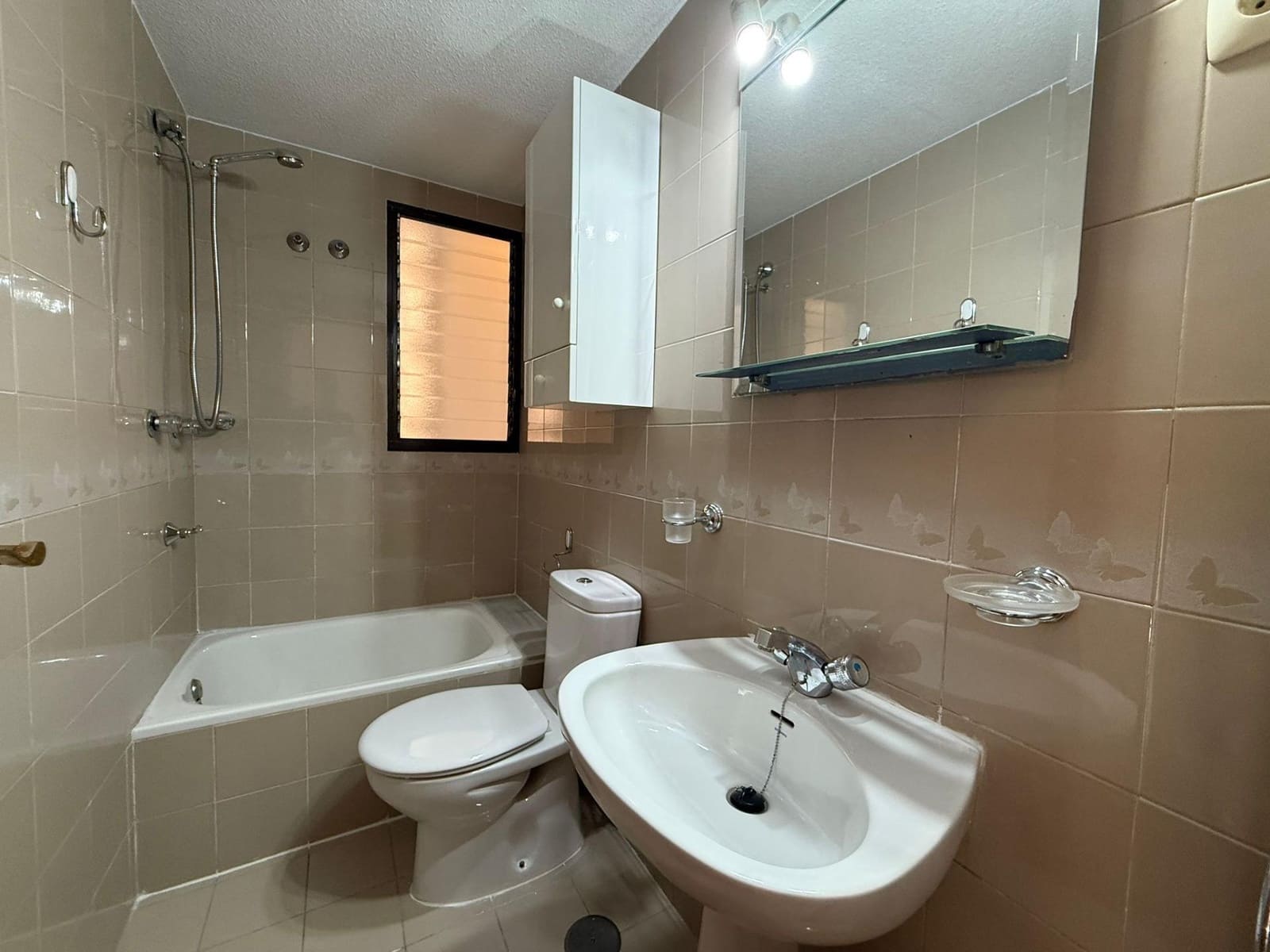 4 bedroom Flat for sale in Alicante / Alacant city with pool garage - € 242,000 (Ref: 9557957)