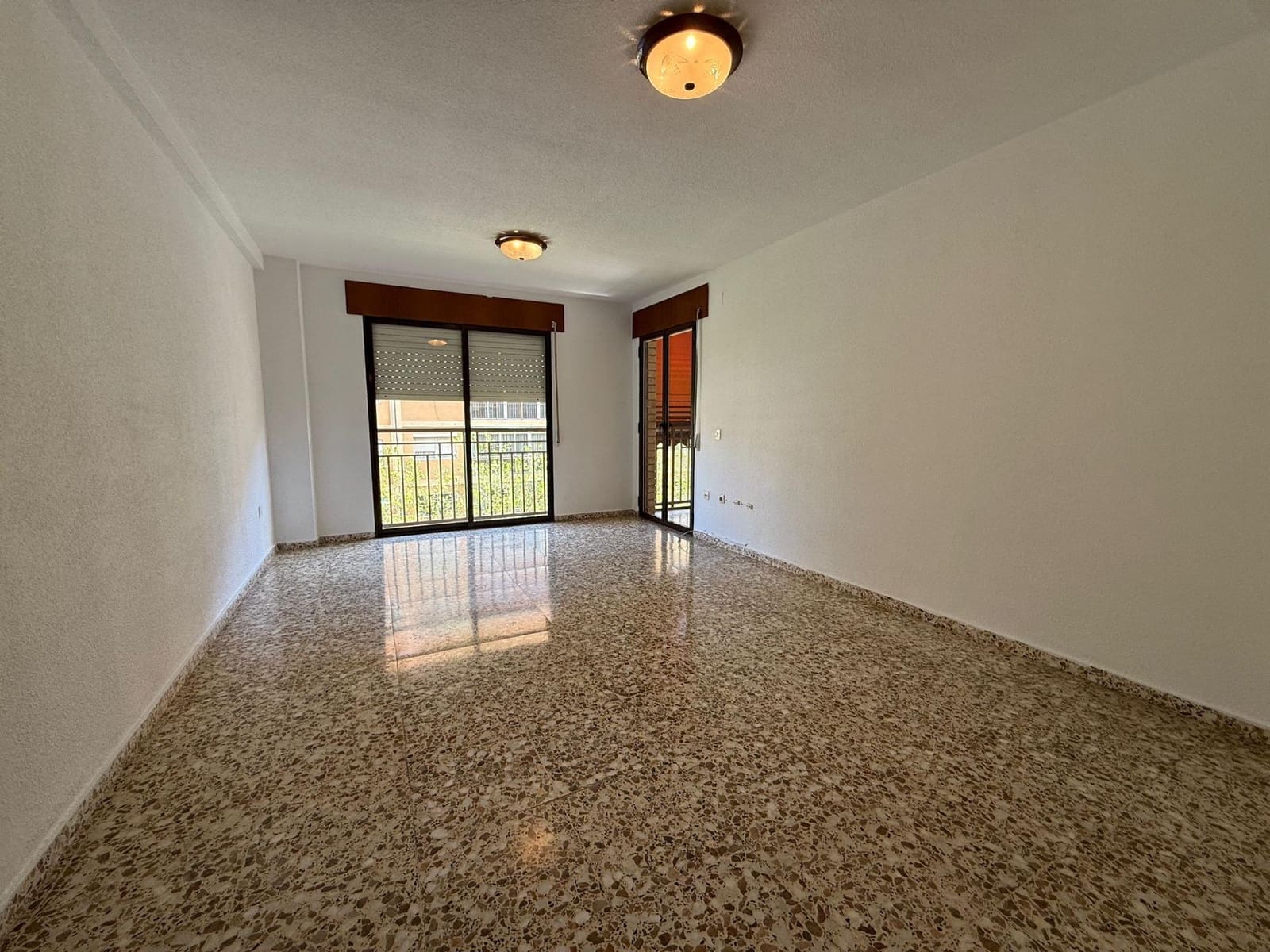 4 bedroom Flat for sale in Alicante / Alacant city with pool garage - € 242,000 (Ref: 9557957)