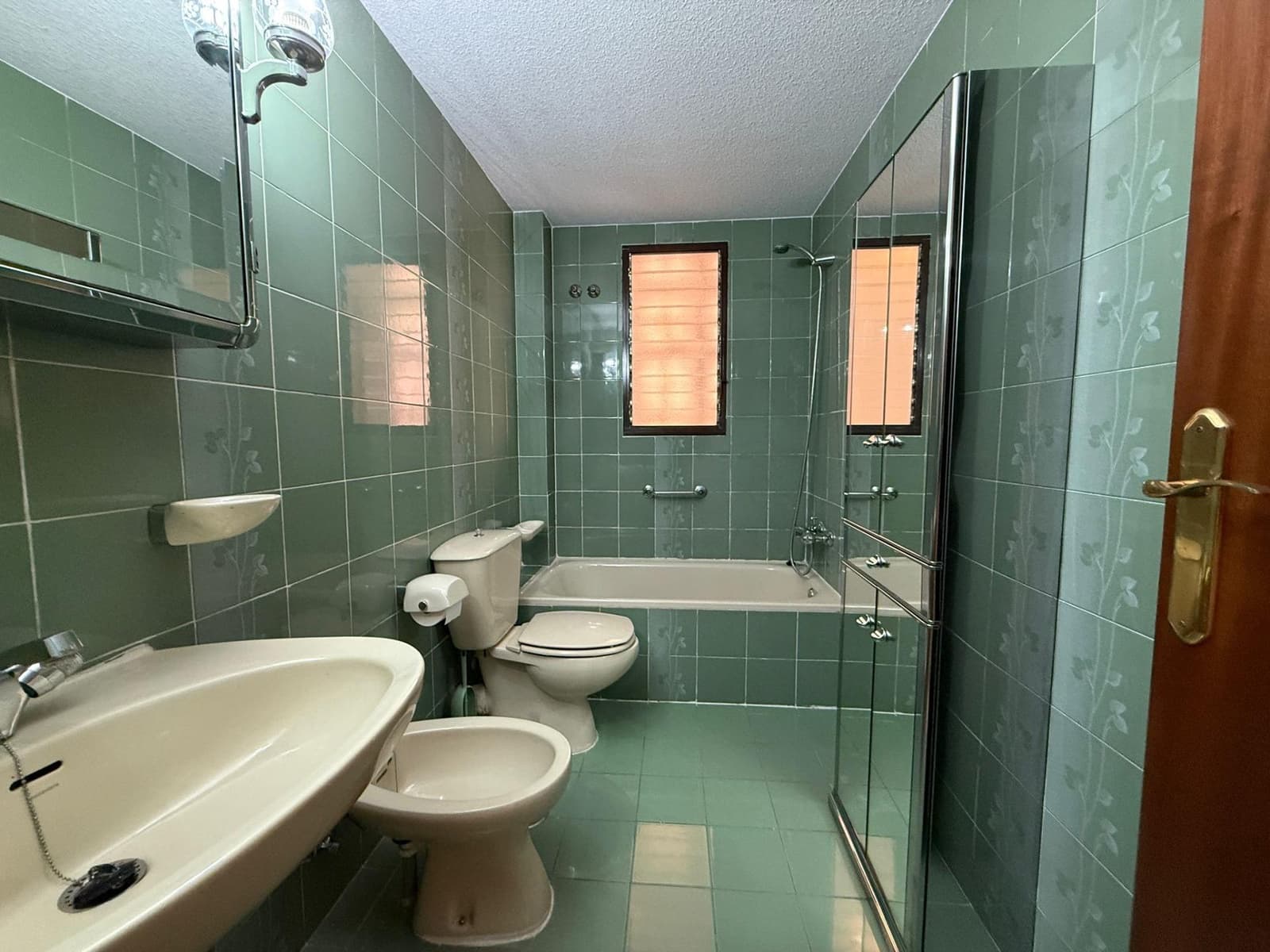 4 bedroom Flat for sale in Alicante / Alacant city with pool garage - € 242,000 (Ref: 9557957)