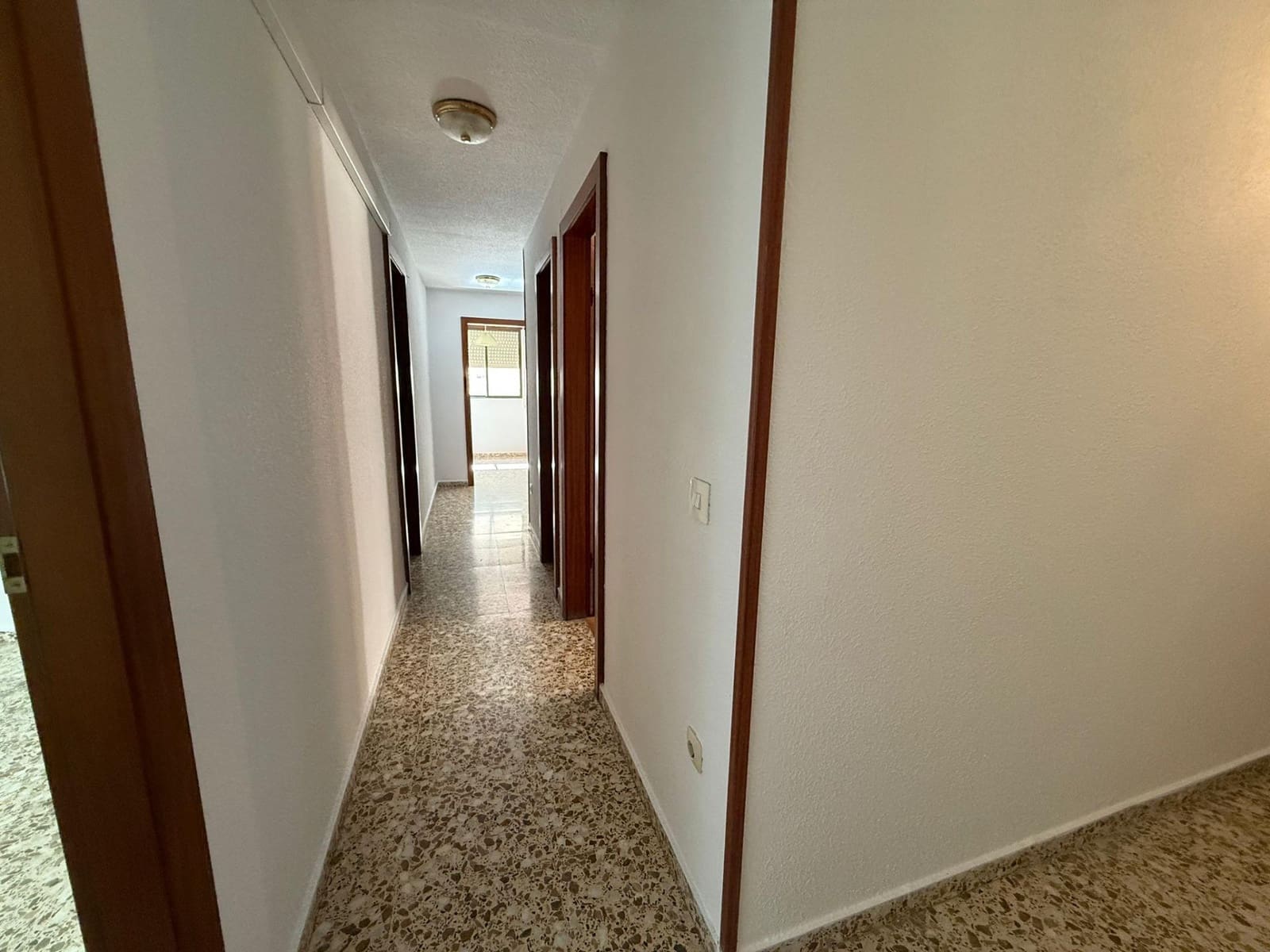 4 bedroom Flat for sale in Alicante / Alacant city with pool garage - € 242,000 (Ref: 9557957)