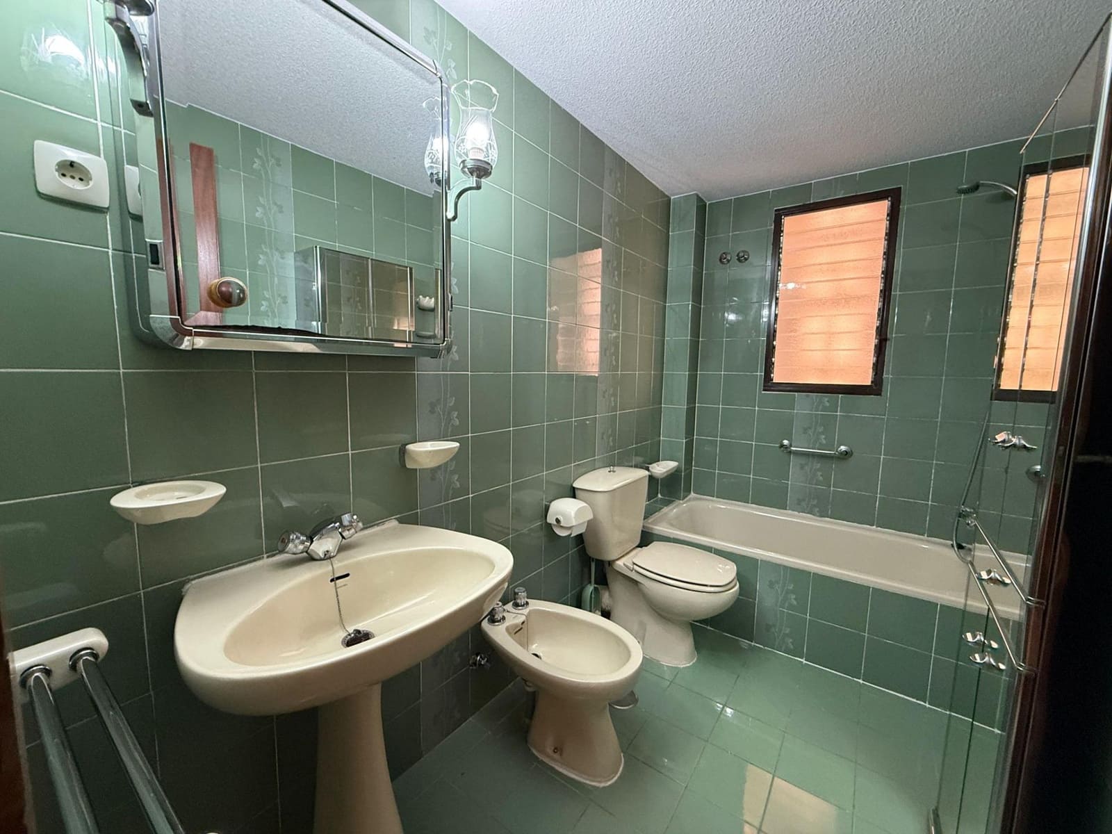 4 bedroom Flat for sale in Alicante / Alacant city with pool garage - € 242,000 (Ref: 9557957)