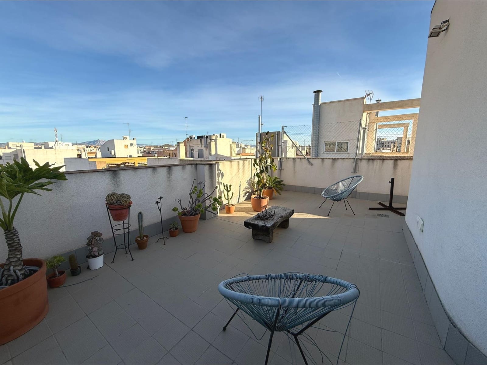 2 bedroom Penthouse for sale in Alicante / Alacant city - € 210,000 (Ref: 9611578)