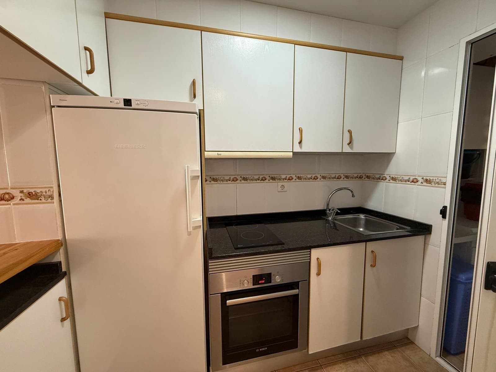 2 soveværelse Lejlighed til leje i Arenales del Sol med swimmingpool - € 800 (Ref: 9625721)