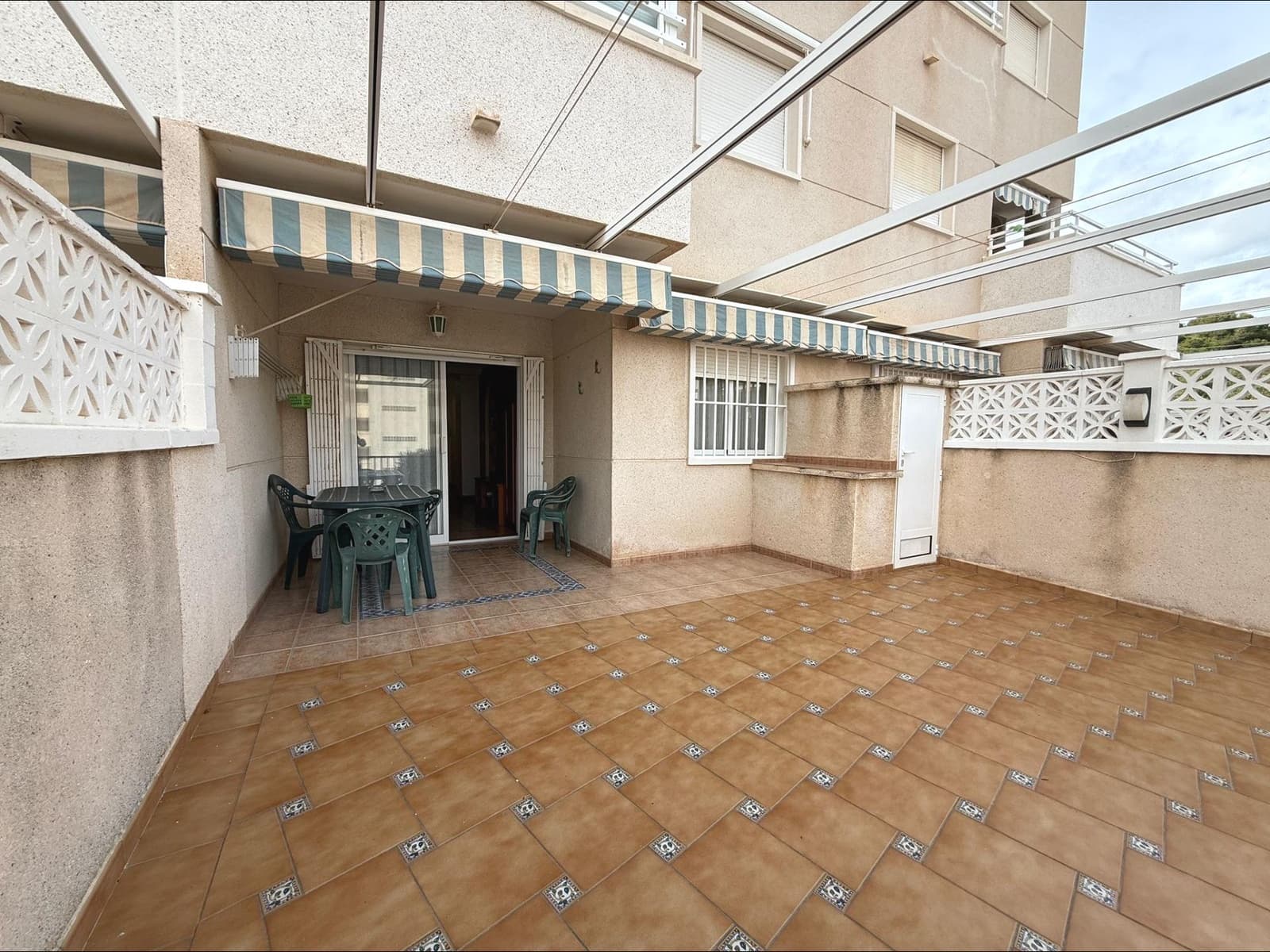 2 soveværelse Lejlighed til leje i Arenales del Sol med swimmingpool - € 800 (Ref: 9625721)