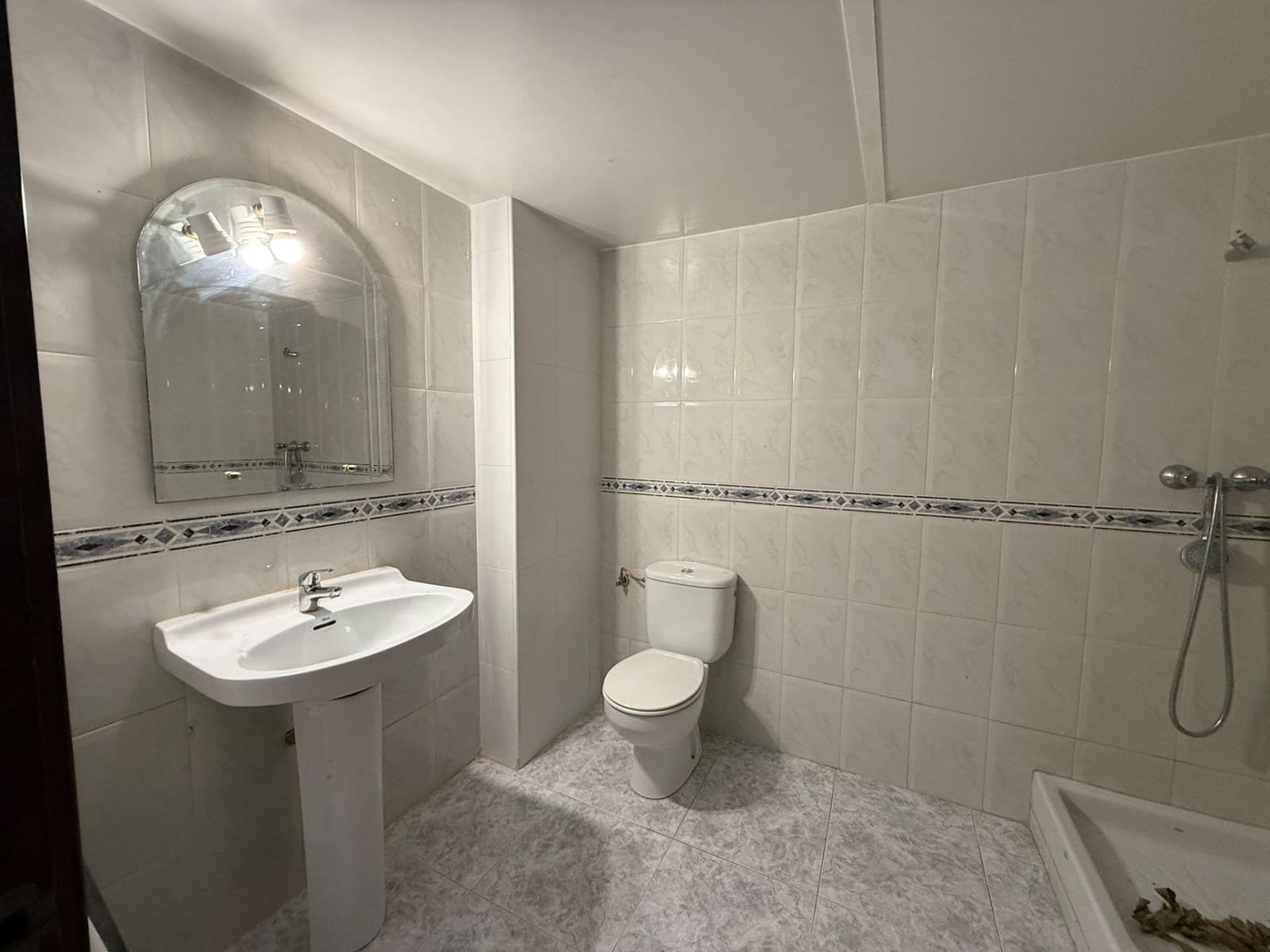 Commercial for rent in Alicante / Alacant city - € 600 (Ref: 9755709)