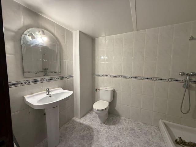 Local Commercial à louer à Alicante ville - 600 € (Ref: 9755709)