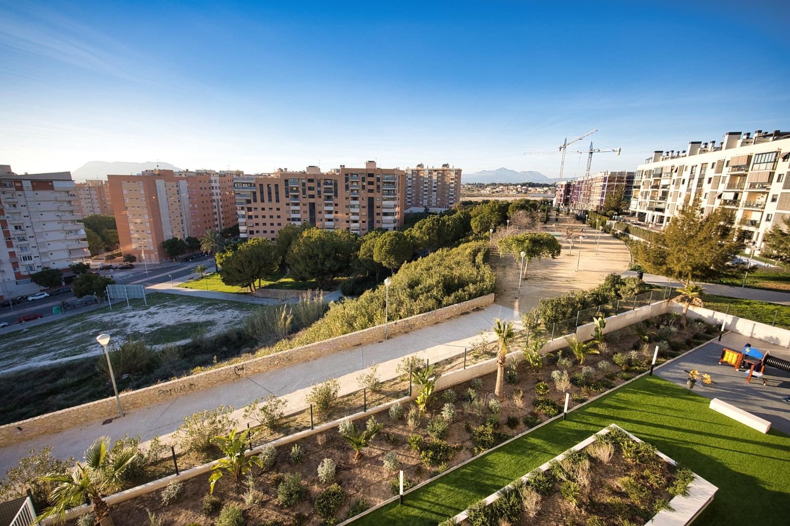 3 slaapkamer Flat te koop in Alicante stad met zwembad garage - € 387.000 (Ref: 9770698)