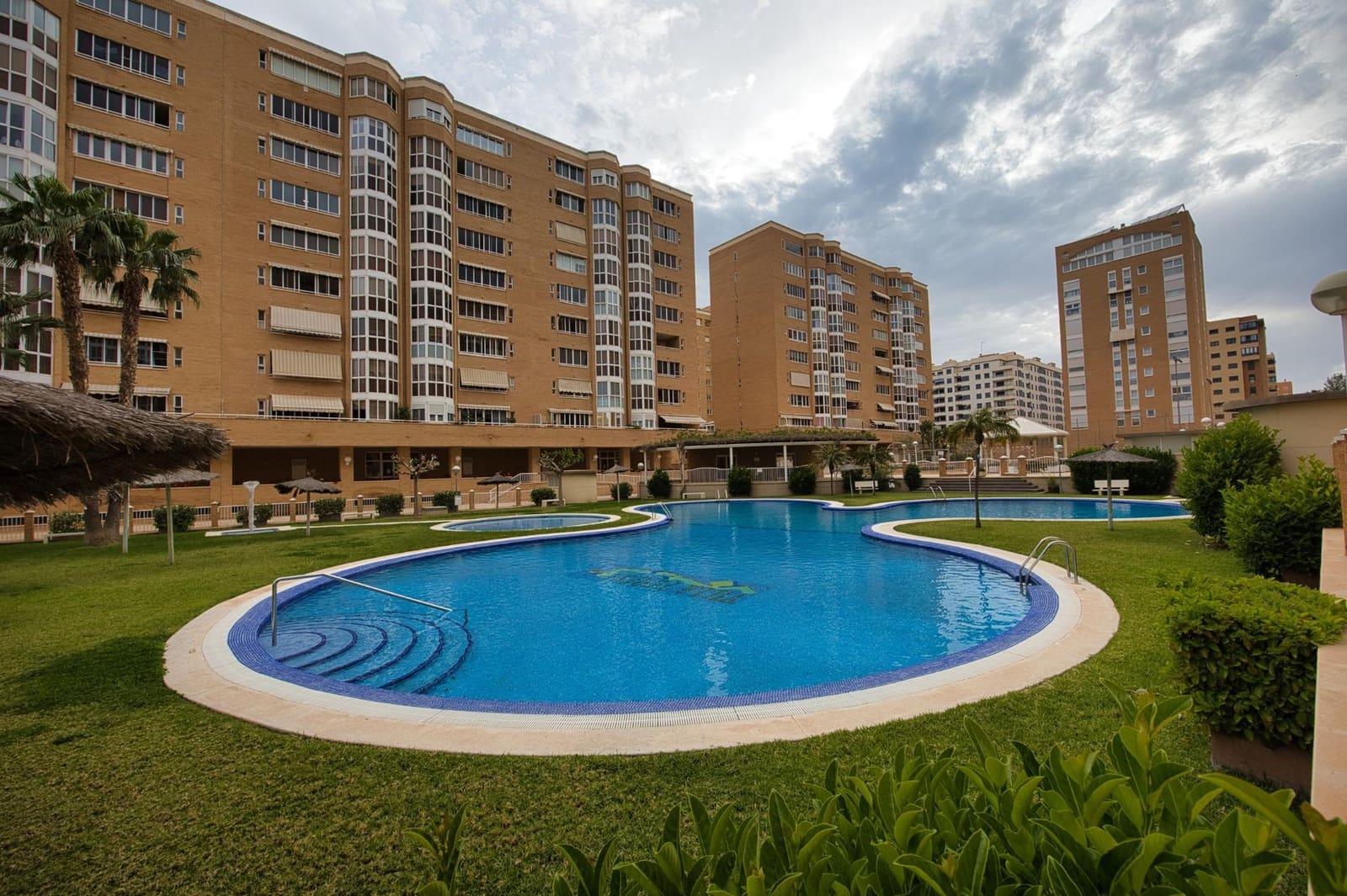 4 slaapkamer Flat te koop in Alicante stad met zwembad garage - € 365.650 (Ref: 9808011)