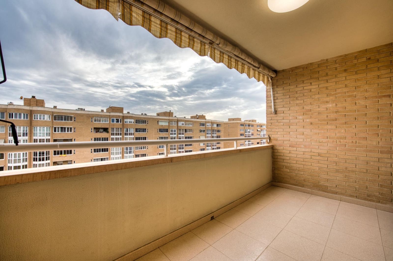 4 slaapkamer Flat te koop in Alicante stad met zwembad garage - € 365.650 (Ref: 9808011)