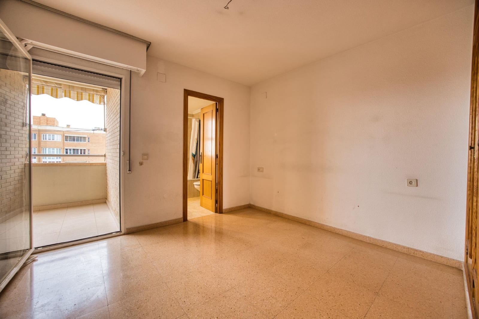 4 slaapkamer Flat te koop in Alicante stad met zwembad garage - € 365.650 (Ref: 9808011)
