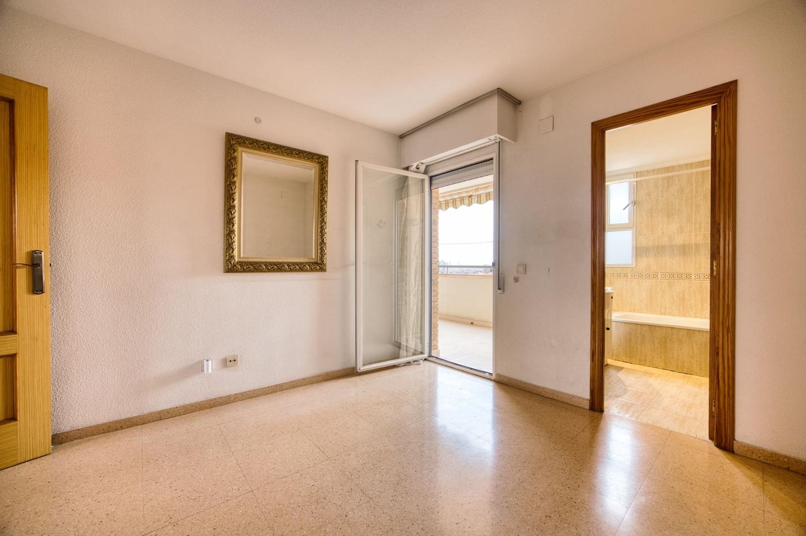 4 slaapkamer Flat te koop in Alicante stad met zwembad garage - € 365.650 (Ref: 9808011)
