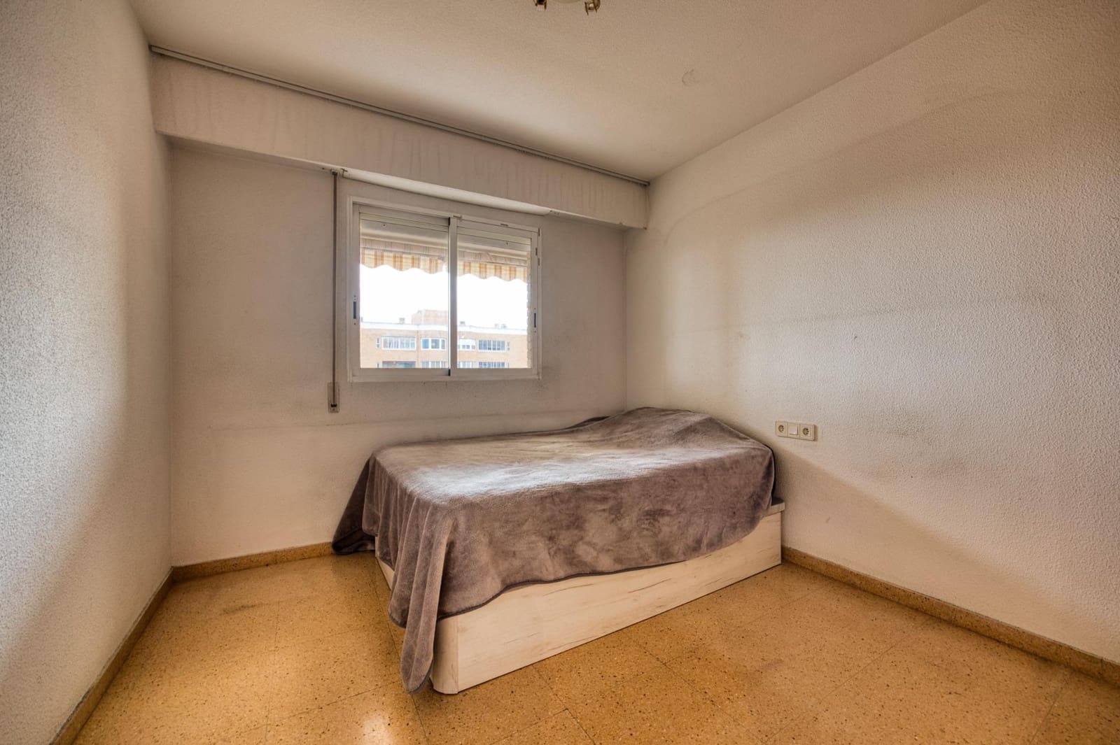 4 slaapkamer Flat te koop in Alicante stad met zwembad garage - € 365.650 (Ref: 9808011)